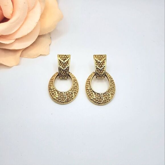 Vintage Gold Trifari dangle hoop earrings - Picture 2 of 6